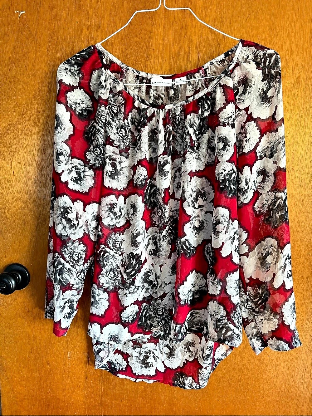 Liz Claiborne Floral Long Sleeve Blouse in Red & White Size Medium